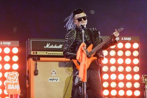 Tỷ phú Jack Ma hát rock trong lễ kỷ niệm 20 năm thành lập Alibaba