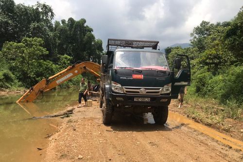 Khởi tố đối tượng khai thác, tập kết cát trái phép