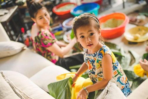Tan chảy bởi vẻ đẹp và thần thái ngút ngàn của con gái út 4 tuổi của Hoa hậu Hà Kiều Anh