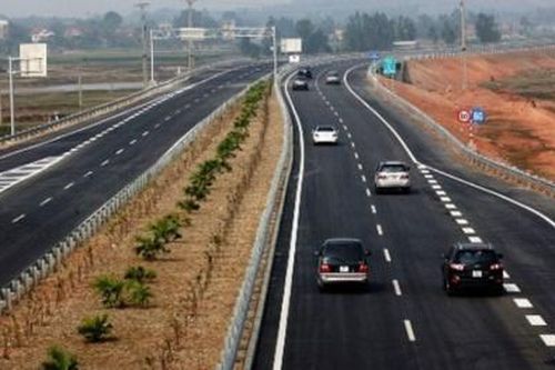 Bí quyét tránh sai lầm khi chuyển làn trên cao tốc