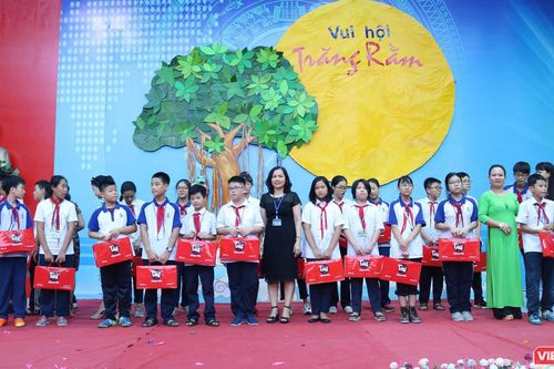 'Vui hội trăng rằm' - lan tỏa tình yêu thương đến với học sinh nghèo