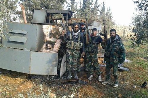 Cận cảnh công binh Syria vô hiệu hóa một xe đánh bom tự sát VBIED ở Hama