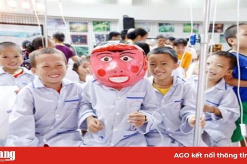 Mang Trung thu yêu thương đến với bệnh nhi