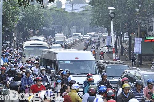 Căng thẳng giao thông khu vực cầu Săn Máu