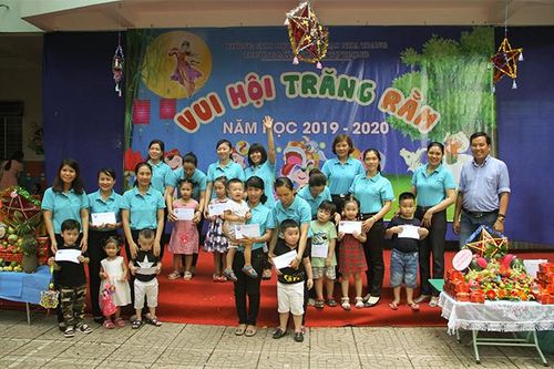 Trường mầm non Lý Tự Trọng tổ chức vui hộ trăng rằm