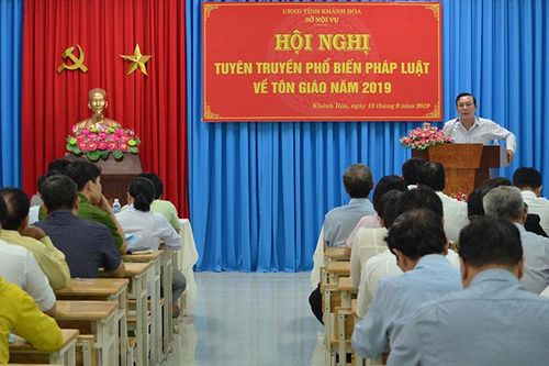 Tuyên truyền, phổ biến pháp luật về tôn giáo cho 100 cán bộ, nhân viên