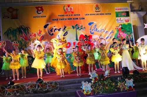 Kim Sơn tổ chức Chương trình 'Vầng trăng yêu thương' năm 2019