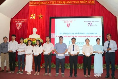 Giáo dục Tin tức giáo dục Trao 32 suất học bổng VESAF cho sinh viên ĐH Huế