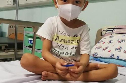 Nước mắt đau đớn của đôi vợ chồng có con trai 4 tuổi bị ung thư nguyên bào thần kinh