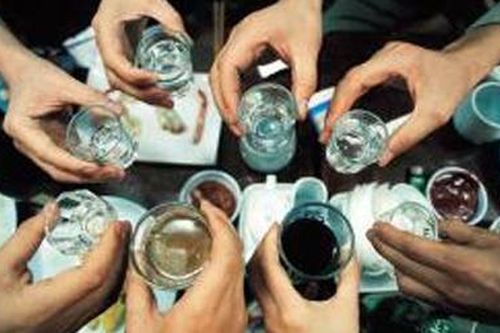 Nạn nghiện rượu cướp đi sinh mạng của 11.000 người Nga mỗi năm