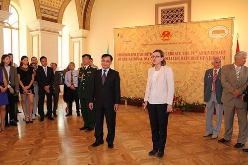 Đại sứ quán Việt Nam tại Ukraine kỷ niệm 74 năm Quốc khánh 2-9