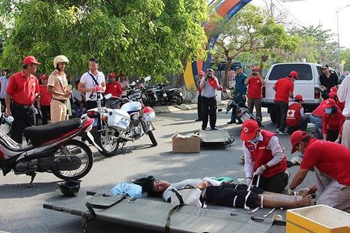 Khoảng 500 người tham gia diễn tập sơ cấp cứu