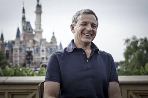 Bob Iger rút khỏi hội đồng quản trị của Apple, chuẩn bị cho một cuộc chiến lớn