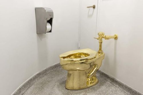 Toilet vàng khối trong điện Blenheim bị đánh cắp