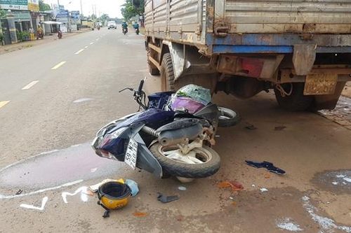 Bình Phước: Một phụ nữ thiệt mạng sau khi đâm vào đuôi xe tải