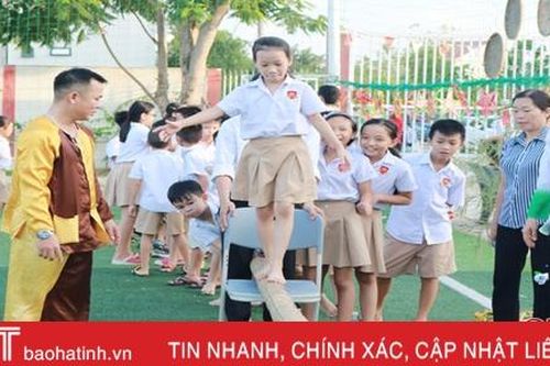 Học sinh iSchool Hà Tĩnh 'Chào năm học mới - vui hội trăng rằm'