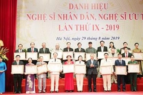 Làm sao để giữ 'tính thiêng' cho các danh hiệu?