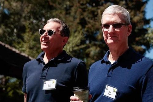 CEO Bob Iger của Disney từ chức giám đốc tại Apple