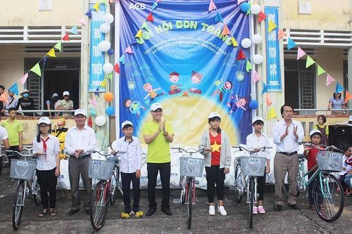 Ngân hàng Á Châu Gia Lai: Tổ chức Trung thu cho học sinh xã Chư Jôr