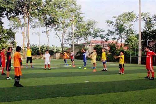 Phát triển phong trào bóng đá mini tại huyện Hướng Hóa
