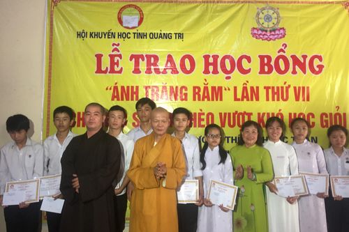 Trao học bổng 'Ánh trăng rằm' lần thứ VII năm 2019