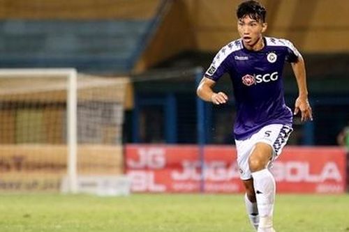 Văn Hậu được 'đàn anh' động viên trước ngày gia nhập Heerenveen
