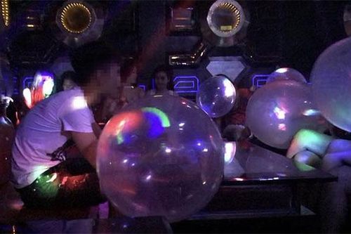 Để loại bỏ 'bóng cười'...