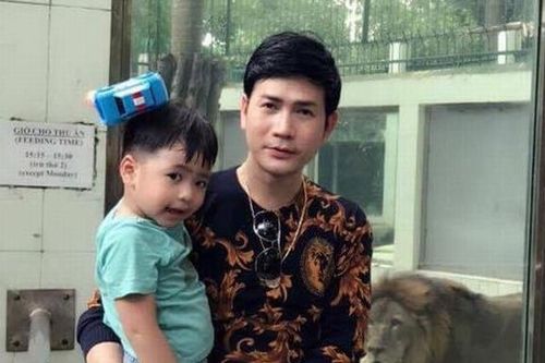 Con thứ 5 của ca sĩ Quách Thành Danh bị bệnh tim, phải mổ ở Mỹ