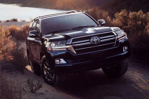 Toyota chịu thiệt hại vì hơn 10 năm khách hàng mới chịu đổi xe mới