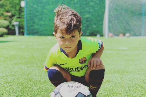 Con trai Messi ghi bàn và ăn mừng theo phong cách của bố