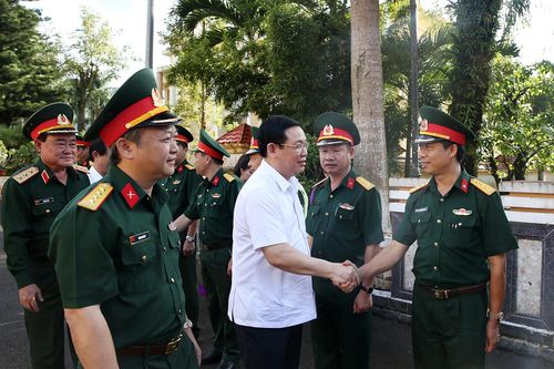 Phó Thủ tướng Vương Đình Huệ làm việc với Binh đoàn 15, 16
