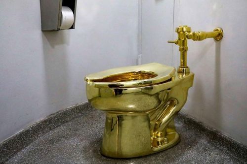 Toilet bằng vàng khối trị giá 5 triệu USD ở Anh bị đánh cắp