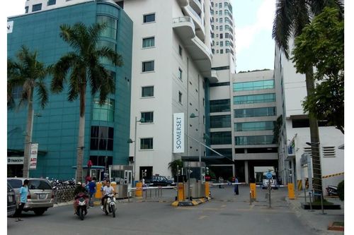 Người đàn ông nhảy từ tầng 9 xuống đất sau cú điện thoại