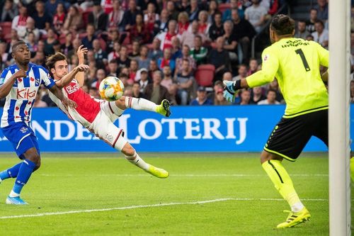 Heerenveen thua đậm Ajax trước ngày đón Đoàn Văn Hậu