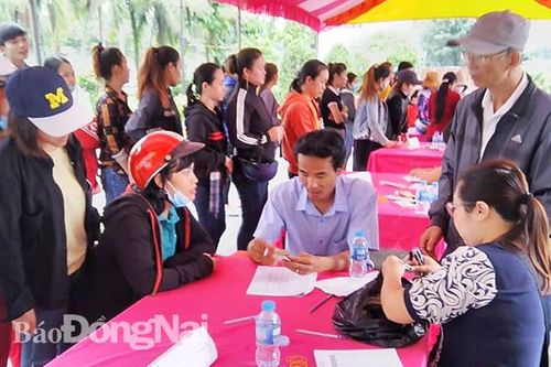 Hơn 1,6 ngàn công nhân Công ty Texwell Vina nhận nửa tháng lương còn lại