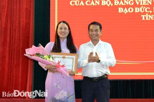 Chú trọng nêu gương trong cán bộ, đảng viên