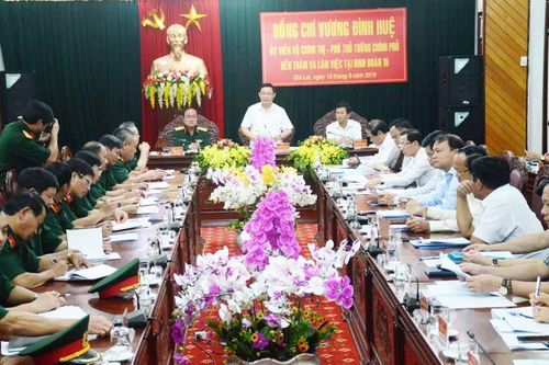 Phó Thủ tướng Vương Đình Huệ thăm và làm việc tại Binh đoàn 15
