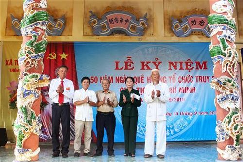 Chi bộ thôn Hà Xá kỉ niệm 50 năm Lễ truy điệu Bác Hồ