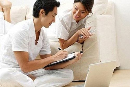 Vì sao đàn ông có suy nghĩ yêu chiều vợ là nhu nhược?