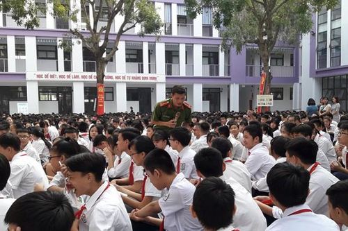 Công an quận Tây Hồ trang bị kiến thức kỹ năng phòng thân cho học sinh