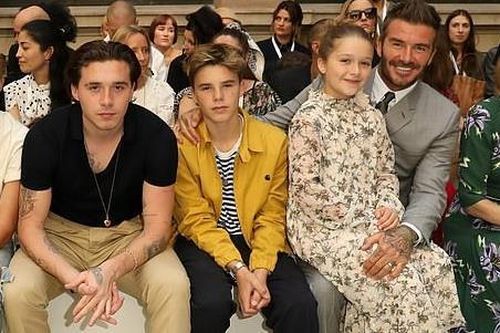 David Beckham và các con đến cổ vũ buổi trình diễn của Victoria