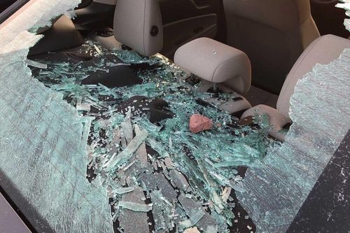 Người đàn ông bị bắt vì đập phá cửa kính 20 ôtô