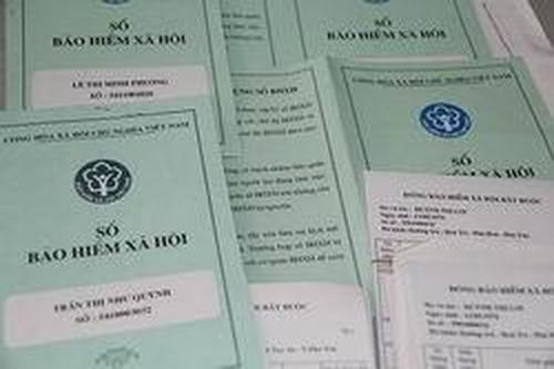 Doanh nghiệp không trả sổ BHXH, xử lý thế nào?