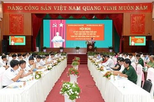 Ký kết chương trình 'Cảnh sát biển đồng hành với ngư dân'