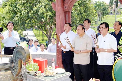 Thủ tướng Nguyễn Xuân Phúc tri ân anh hùng liệt sĩ tại Thành Cổ Quảng Trị