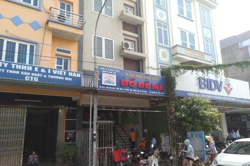 Bé 3 tuổi bị bỏ quên trên xe Đồ Rê Mí: Cơ sở bất ngờ đóng cửa
