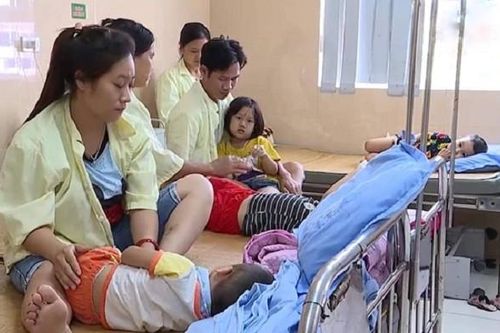 80 trẻ mầm non nhập viện nghi do ngộ độc thực phẩm