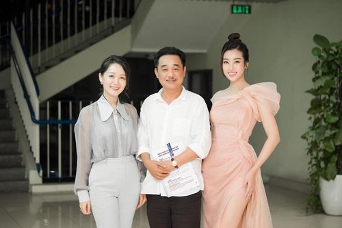 Hoa hậu Mỹ Linh vai trần yêu kiều làm giám khảo cùng 'Ngọc hoàng' Quốc Khánh