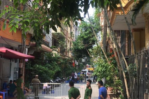 Hà Nội: Án mạng trên phố Nghĩa Đô, hai nữ sinh viên tử vong