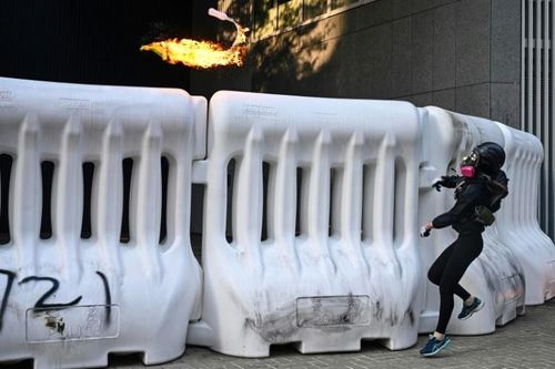 Khí gas, vòi rồng và đụng độ đánh dấu ngày thứ 99 của cuộc biểu tình ở Hongkong